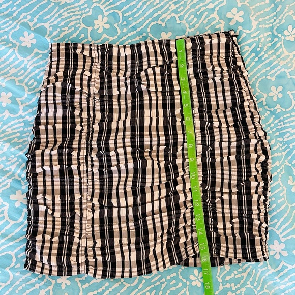 Zara Mini Skirt Sz 28 - Picture 2 of 9